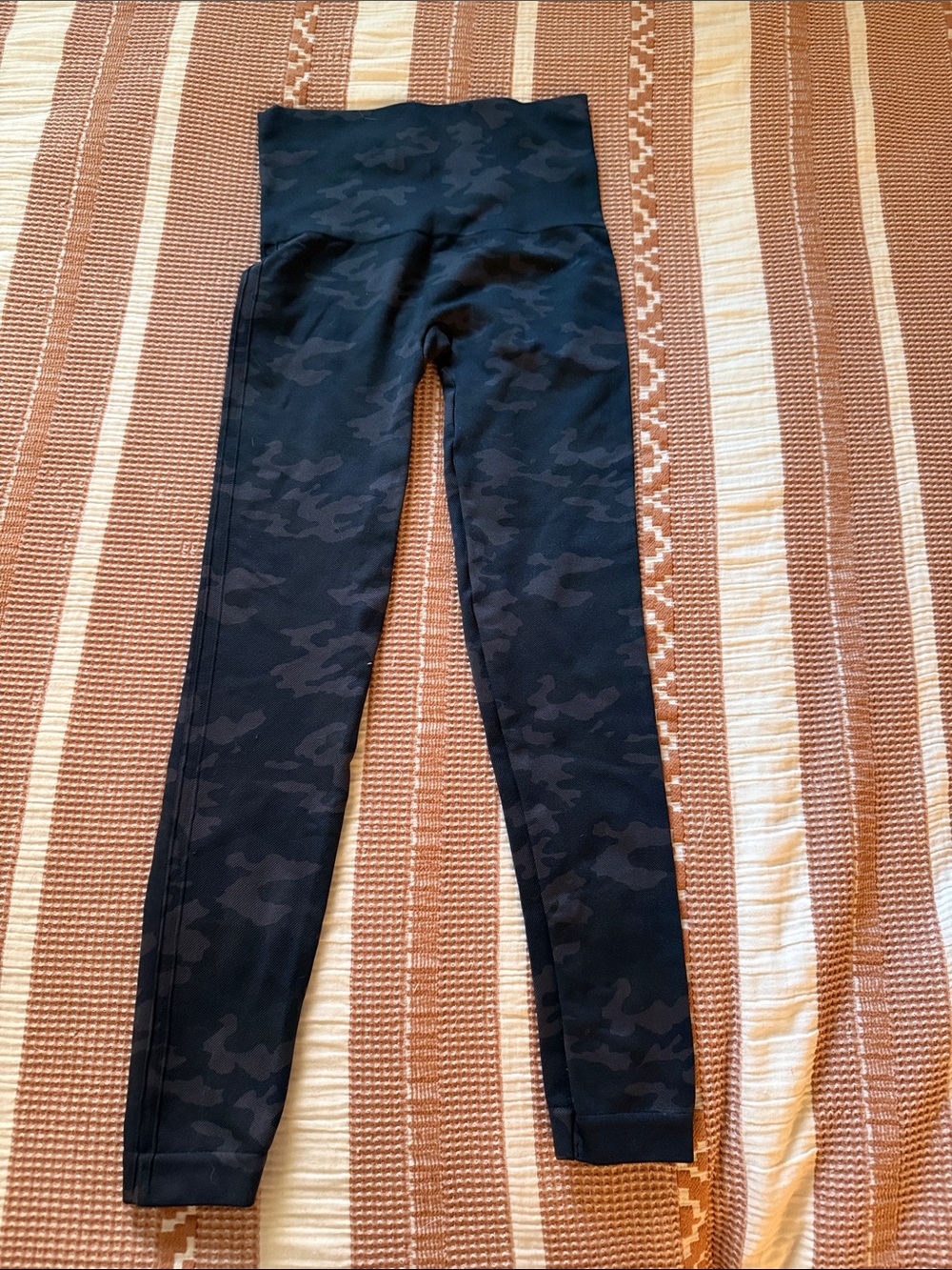 SPANX Look at Meow Ankle length Camo Leggings medium
